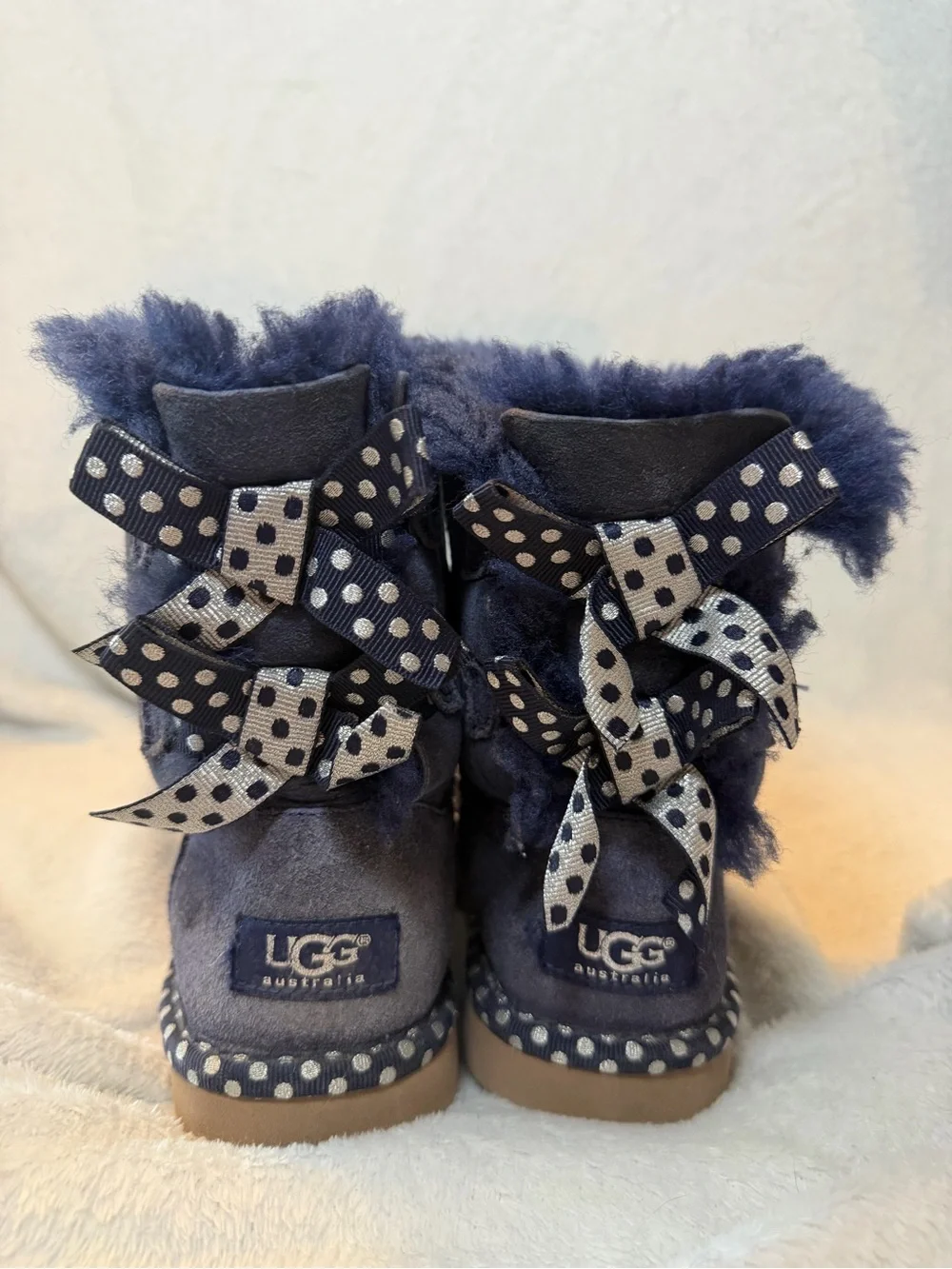 UGG Australia Bailey Bow Short Boots – Kids Size 1